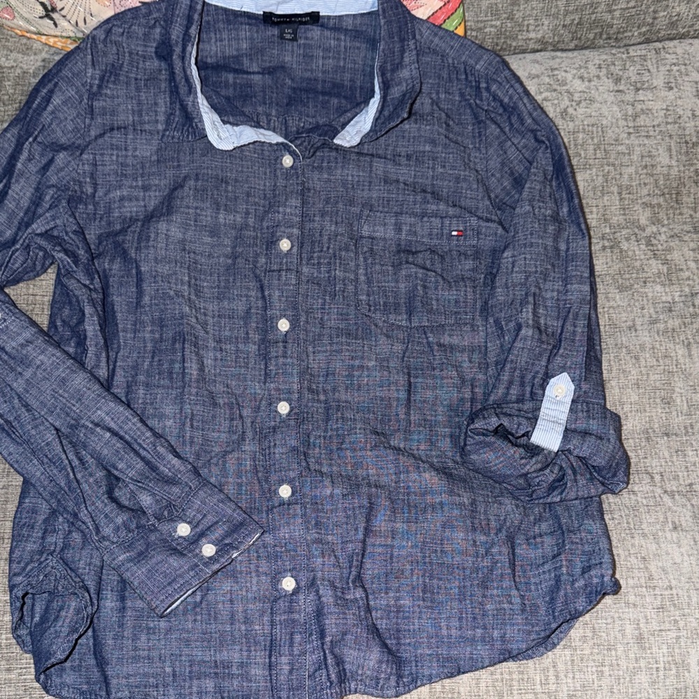 Women’s Tommy Hilfiger chambray Blue Long-Sleeve Button-Down Shirt
